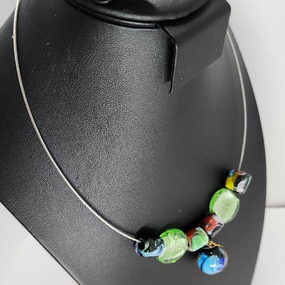 Elegant Green and Blue Beaded Necklace - Picture 4 of 10